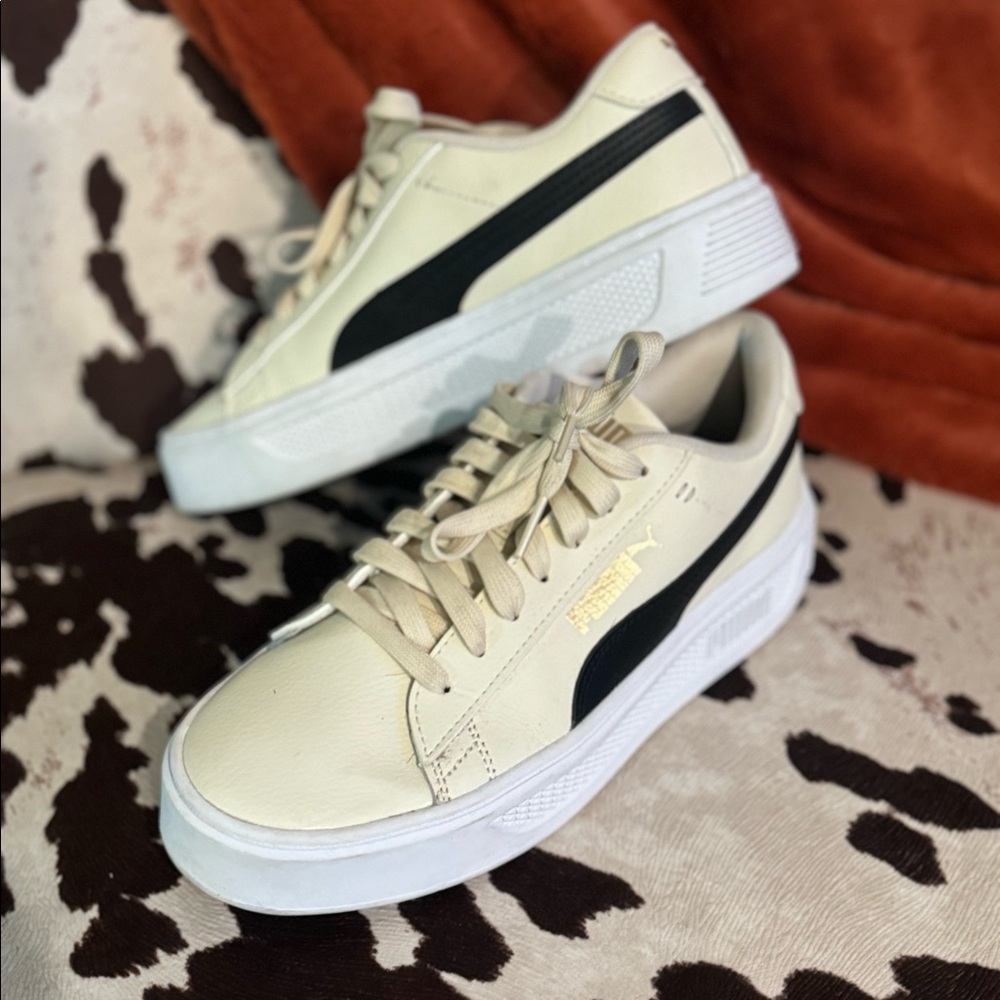 PUMA women’s sneaker shoes